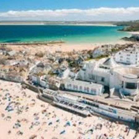 St Ives Apartment Private Parking With Garden 10 Minute Walk Into Town And Beach Exteriör bild