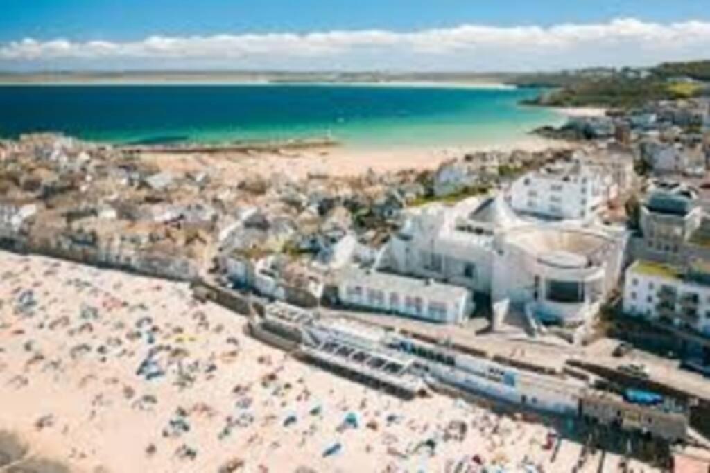St Ives Apartment Private Parking With Garden 10 Minute Walk Into Town And Beach Exteriör bild