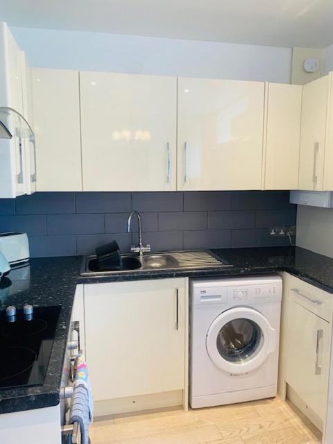 St Ives Apartment Private Parking With Garden 10 Minute Walk Into Town And Beach Exteriör bild